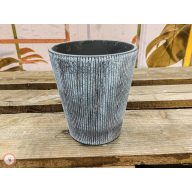 beton kaspó csíkos orchideás